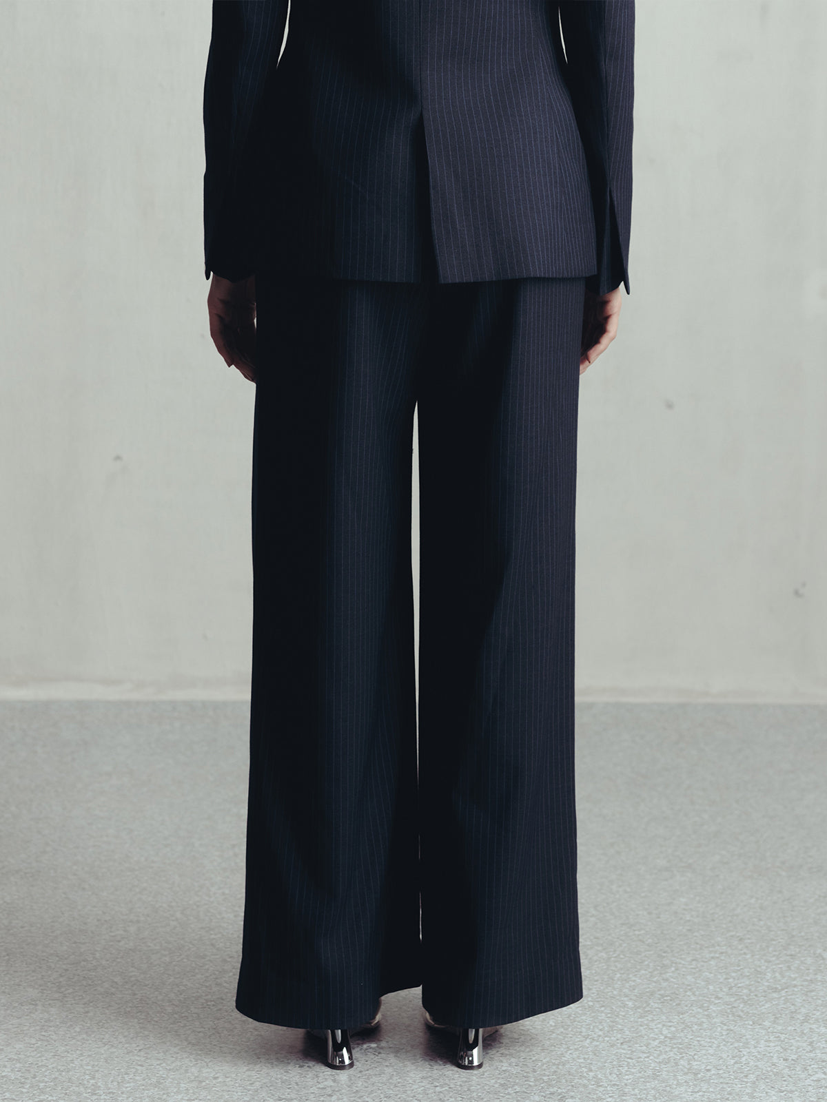 GRAY CONTOURS PINSTRIPE TROUSERS