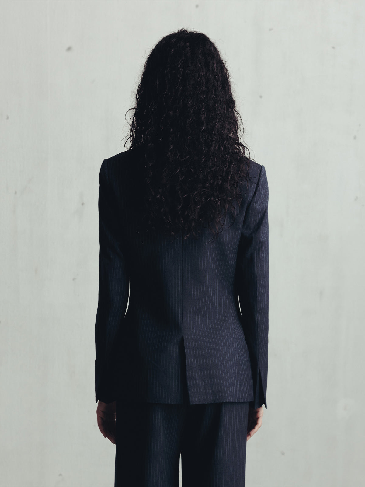 GRAY CONTOURS PINSTRIPE HOURGLASS BLAZER