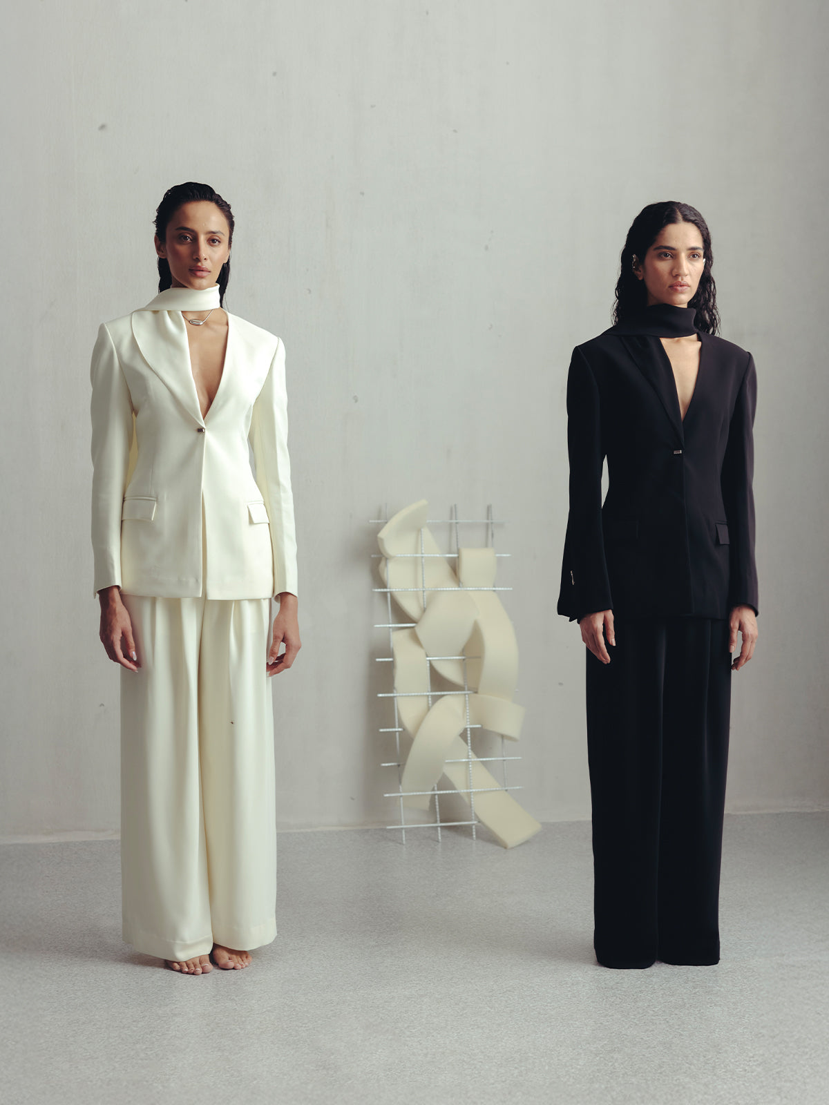 ANTIQUE WHITE SCARF BLAZER