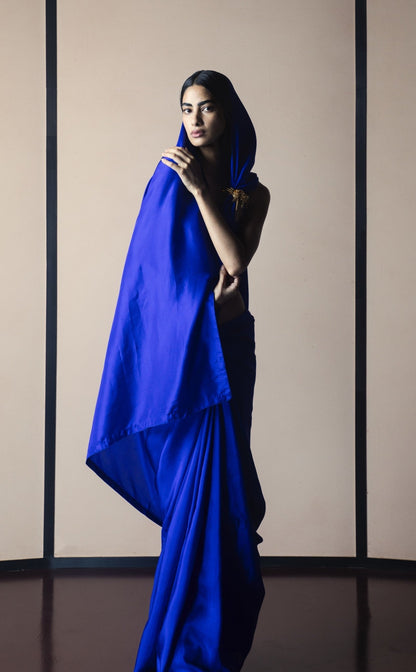 Hansika Motwani  In Handwoven Midnight Blue Silk Saree