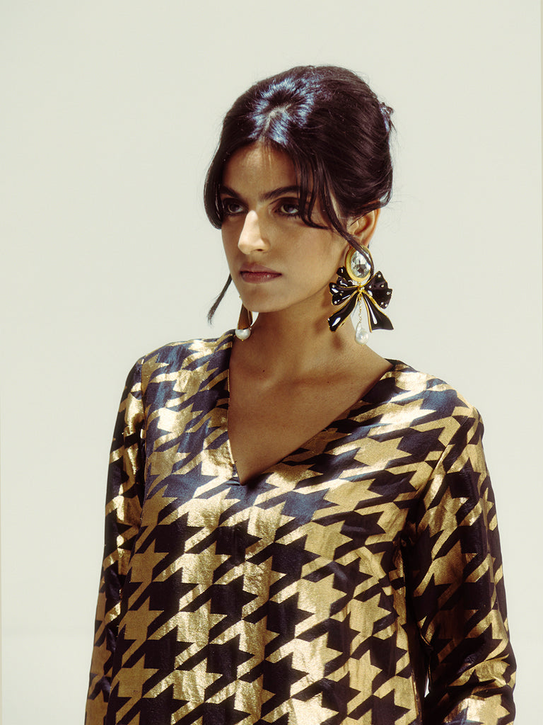 Himani Shah in Black Gerum Kurta Set