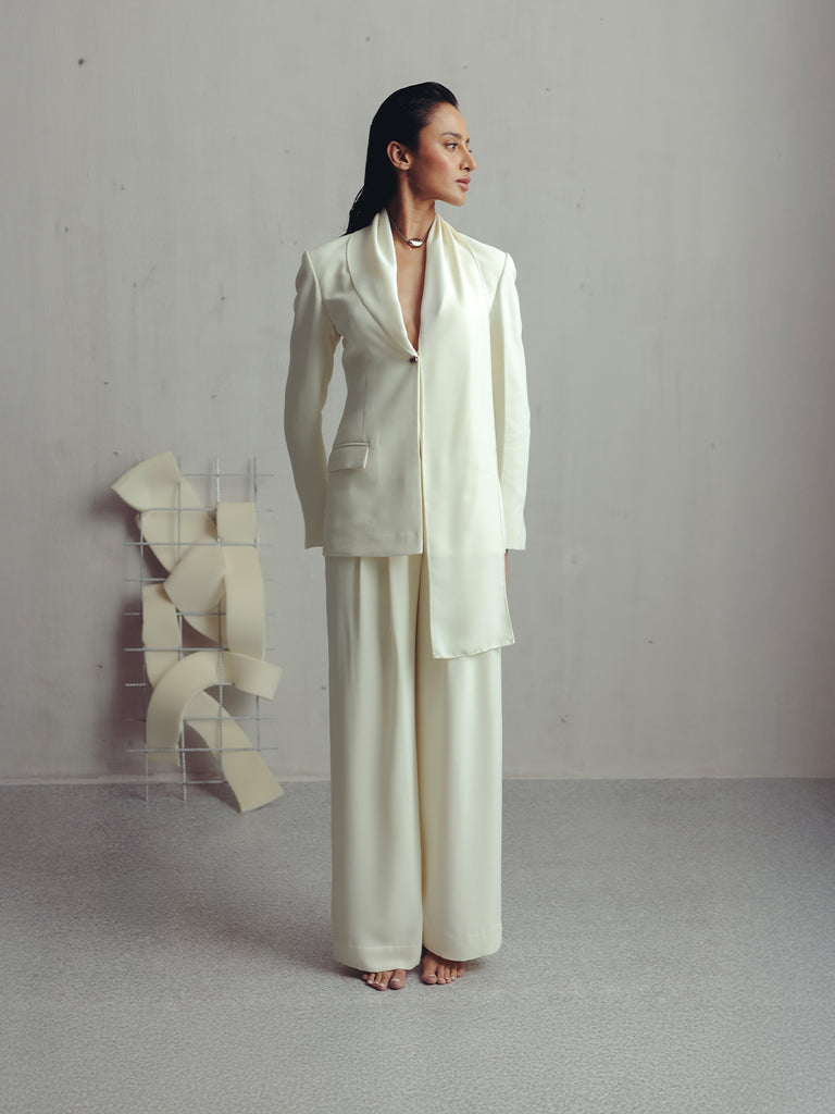 ANTIQUE WHITE SCARF BLAZER