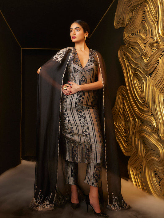 The Pristine Kurta Set in Black