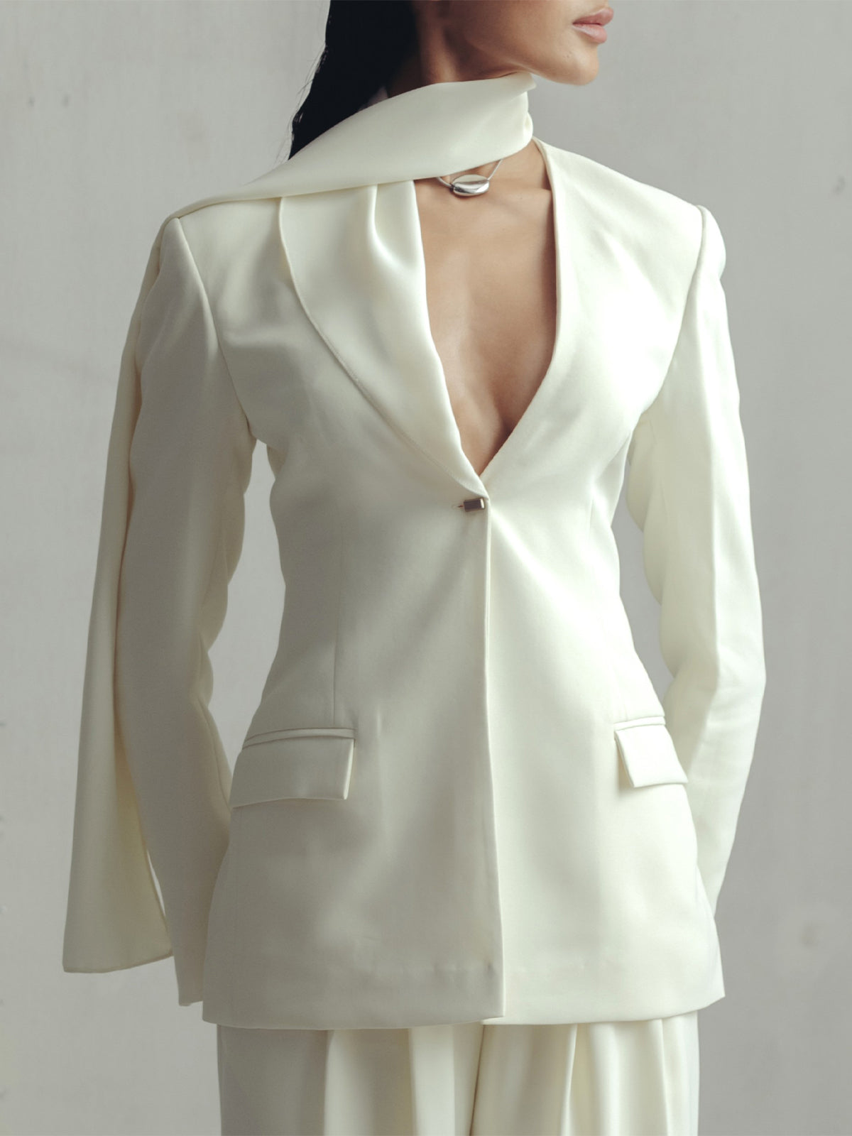 ANTIQUE WHITE SCARF BLAZER