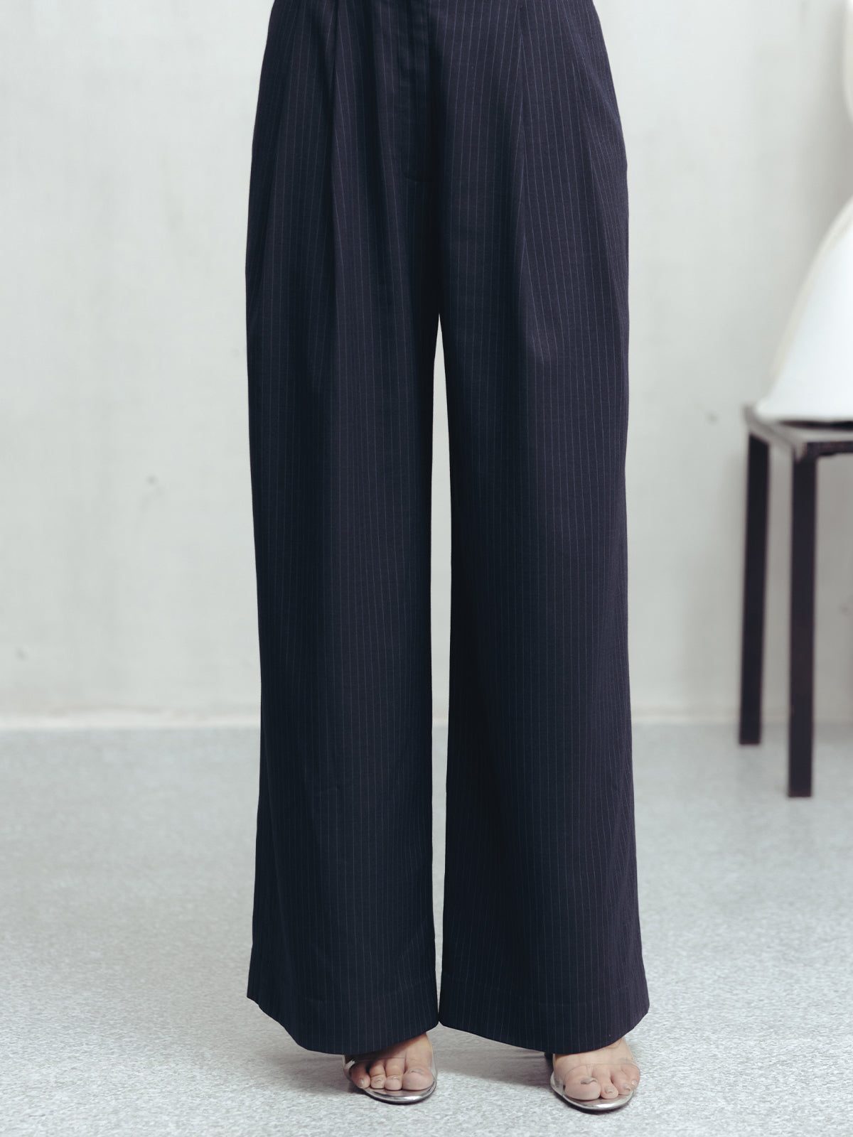 GRAY CONTOURS PINSTRIPE TROUSERS