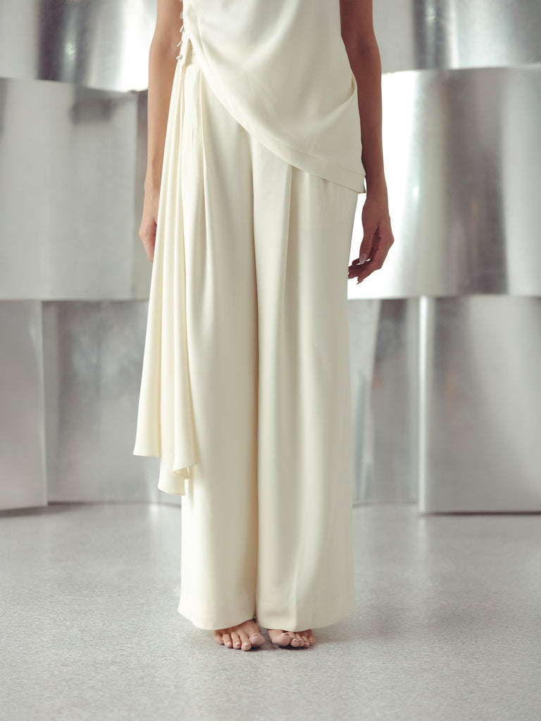 ANITQUE WHITE CREPE TROUSERS