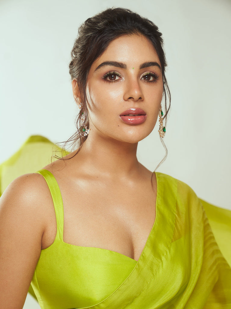 Samyuktha In Handwoven Lime Green Organza Saree