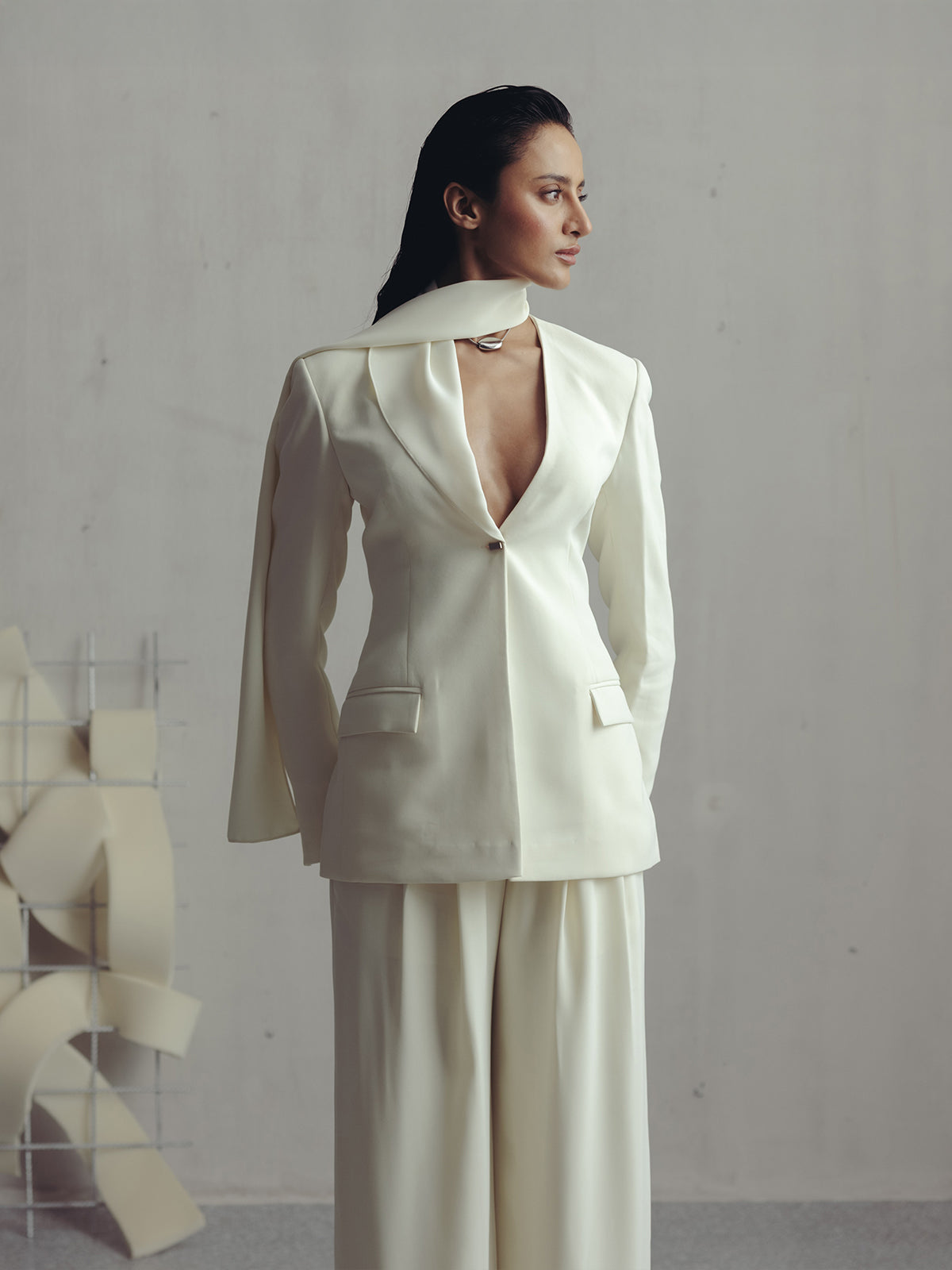 ANTIQUE WHITE CREPE PANTS