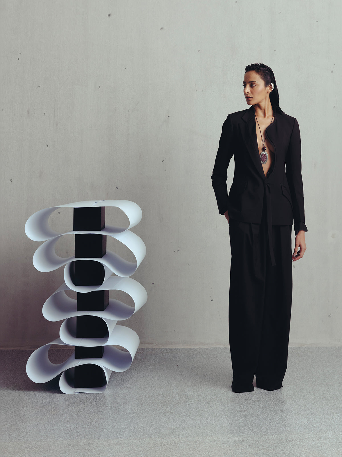 SEAL BROWN CUT OUT LAPEL BLAZER