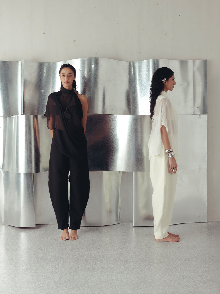 ANTIQUE WHITE CREPE BARREL PANTS