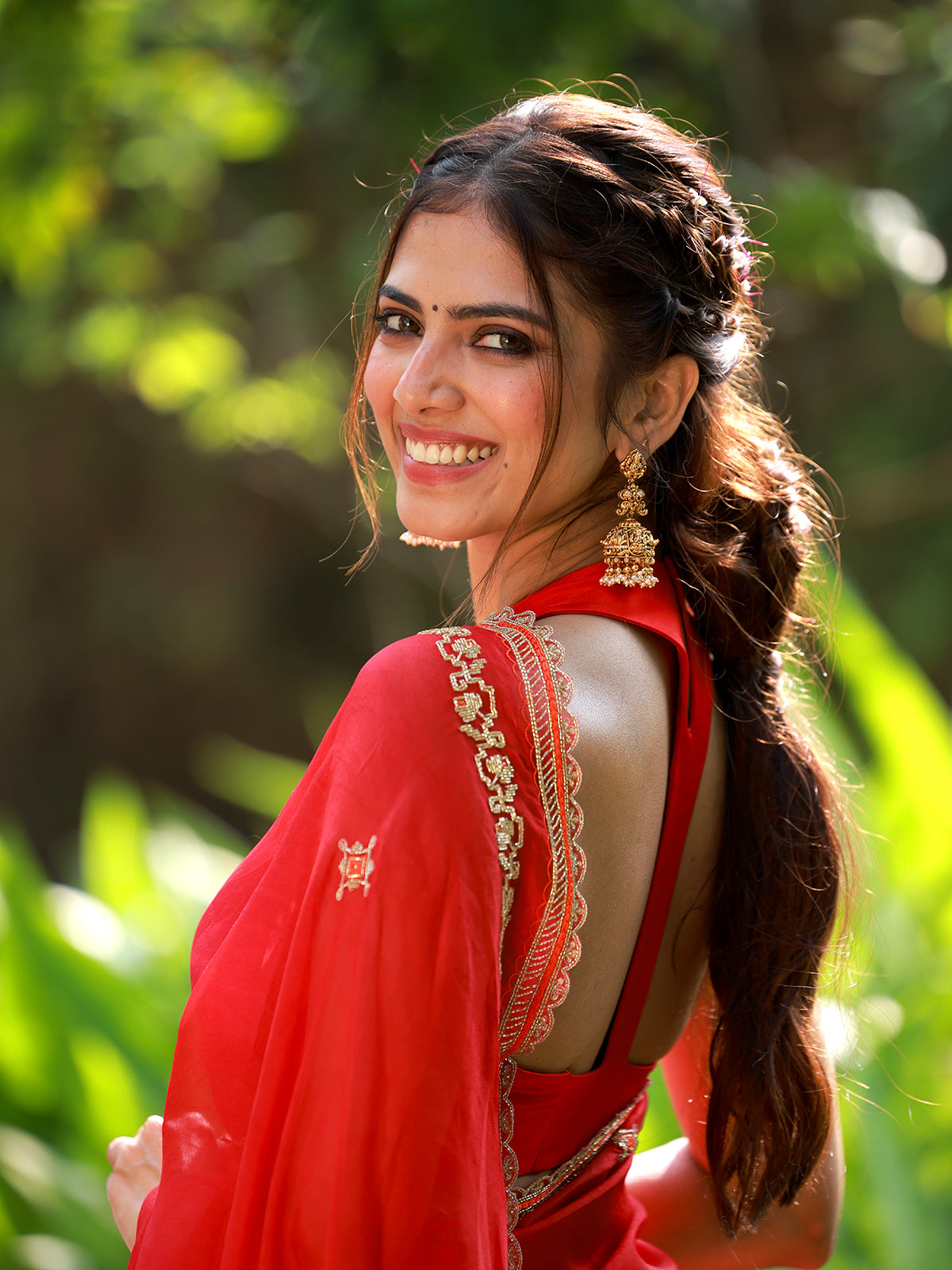 Malvika Mohan In Handwoven Red Silk Lehenga