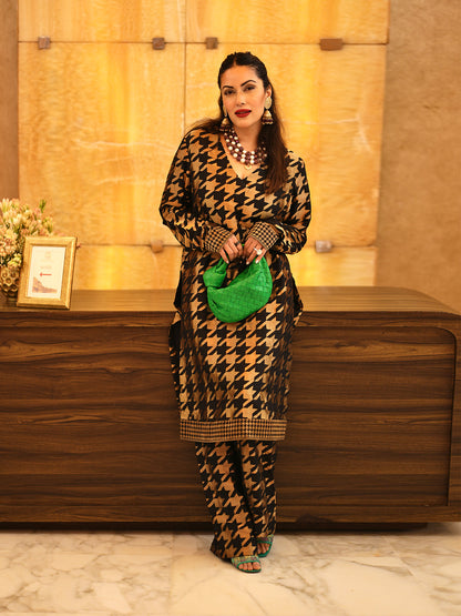 Himani Shah in Brown Gerum Kurta Set