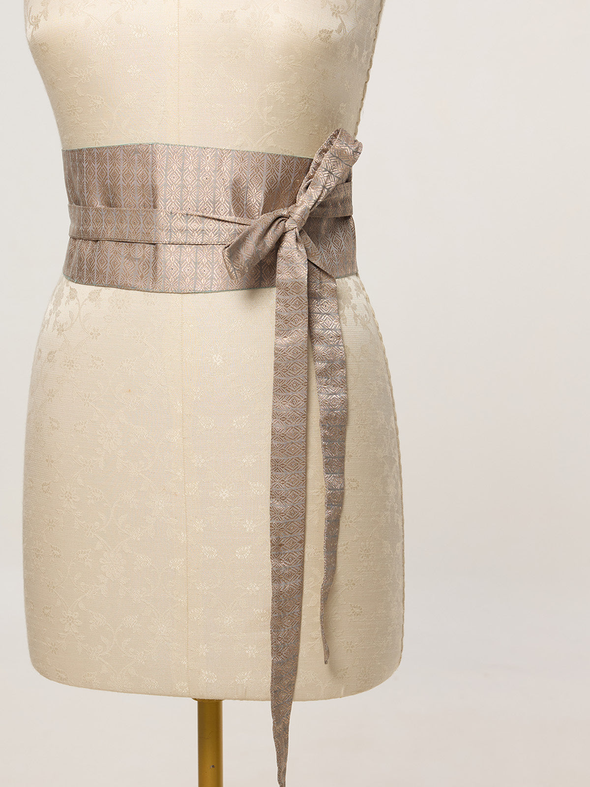 Handwoven Rose Beige Banarasi Belt