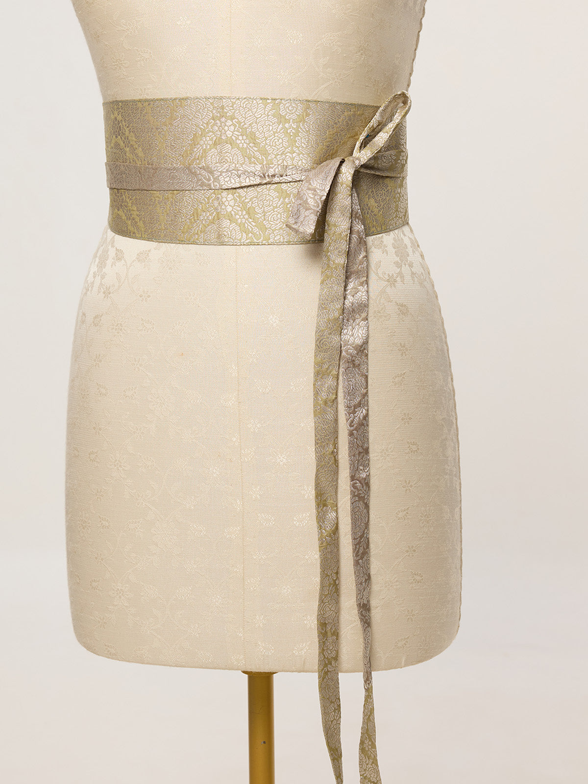 Handwoven Pale Pink Banarasi Belt