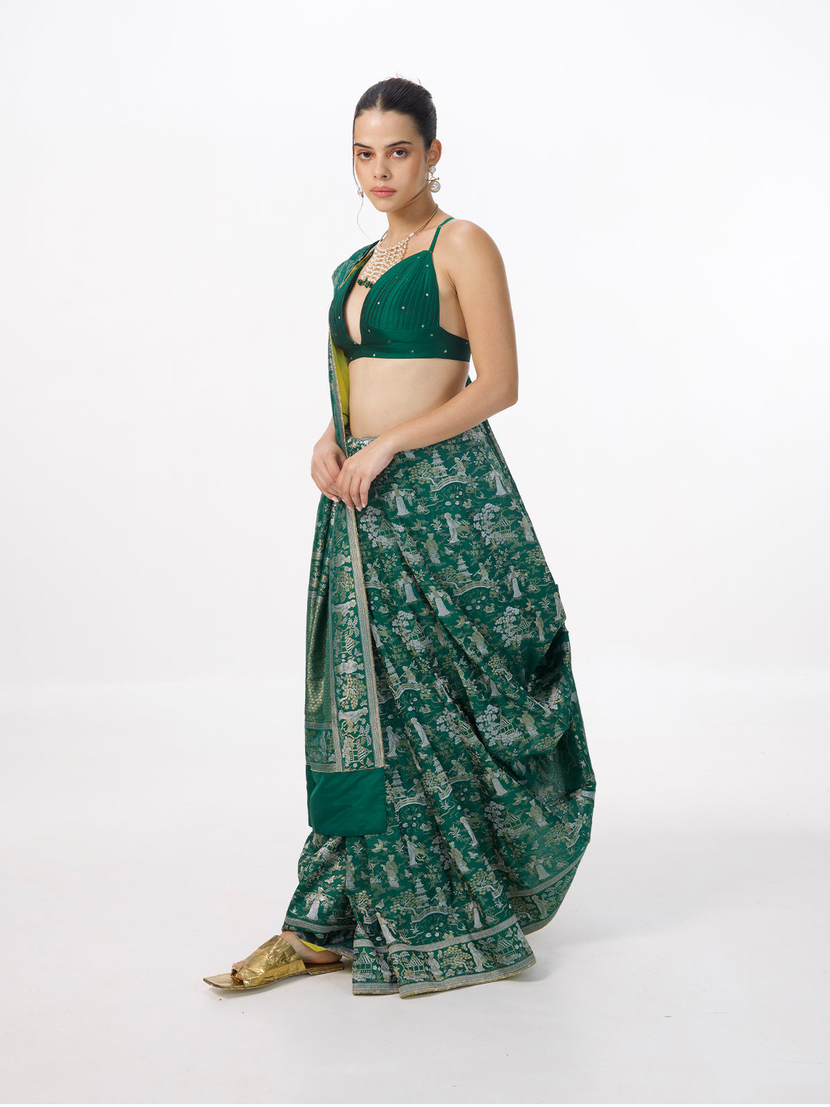 Handwoven Emerald Green Silk Banarasi Emboss Saree