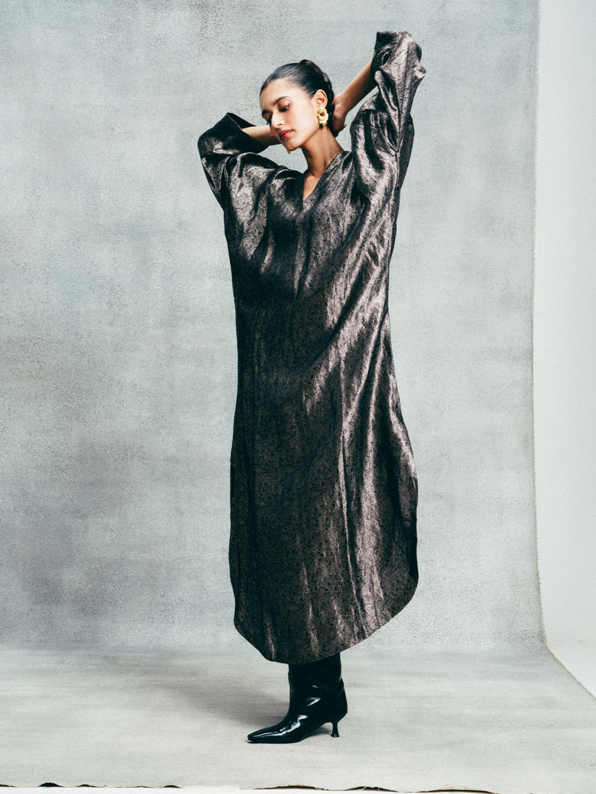 Handwoven Tar Black Banarasi Kaftan