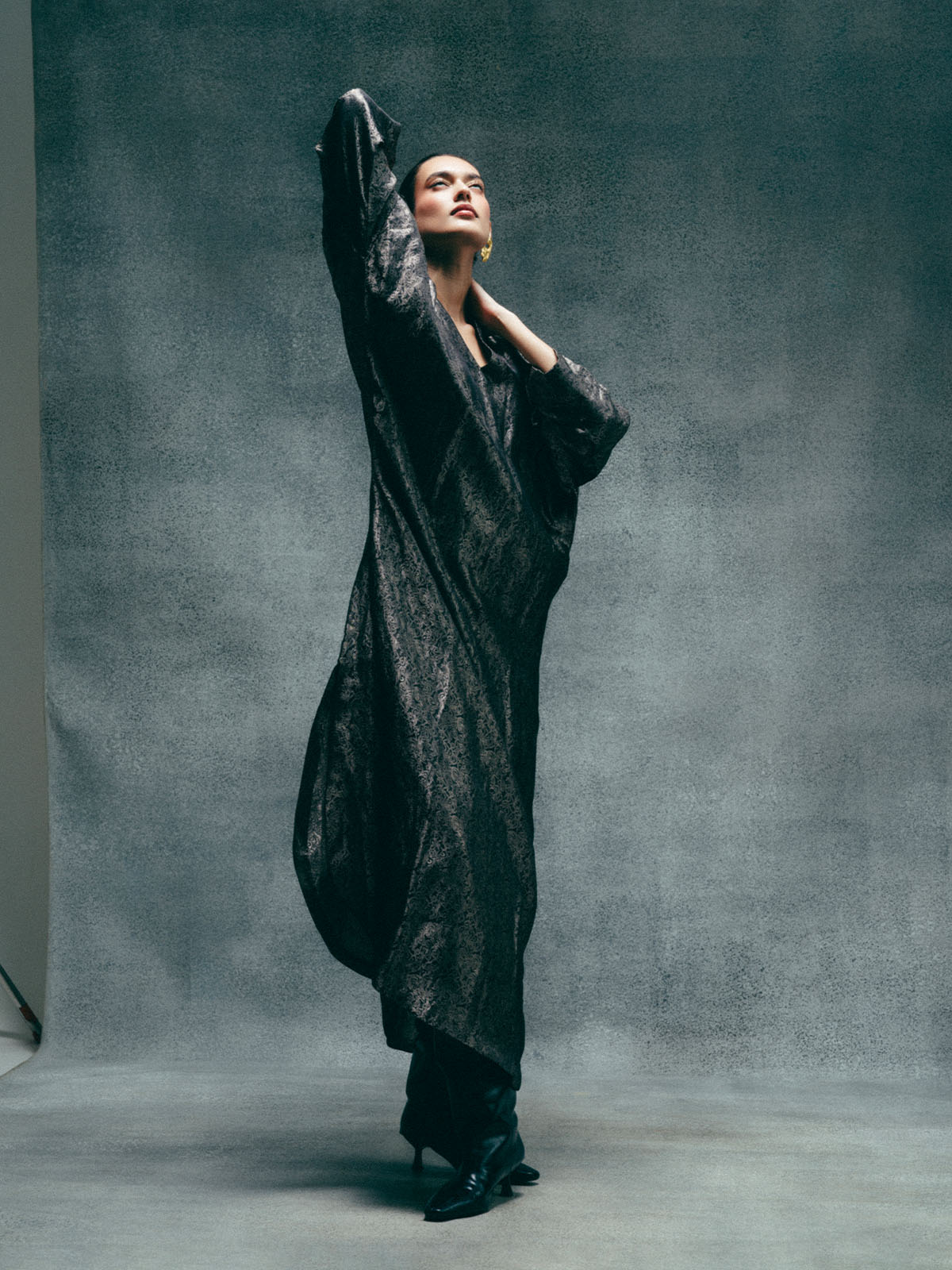 Handwoven Tar Black Banarasi Kaftan