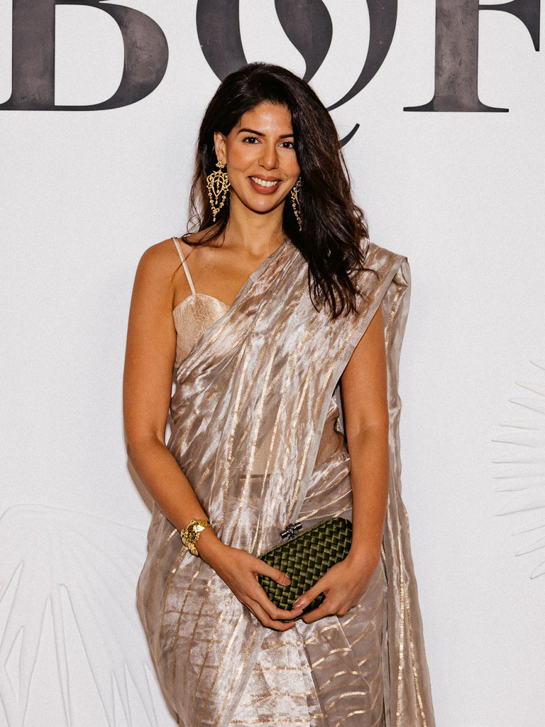 Sabah khan in Handwoven Silver Tissue Organza Silk Saree