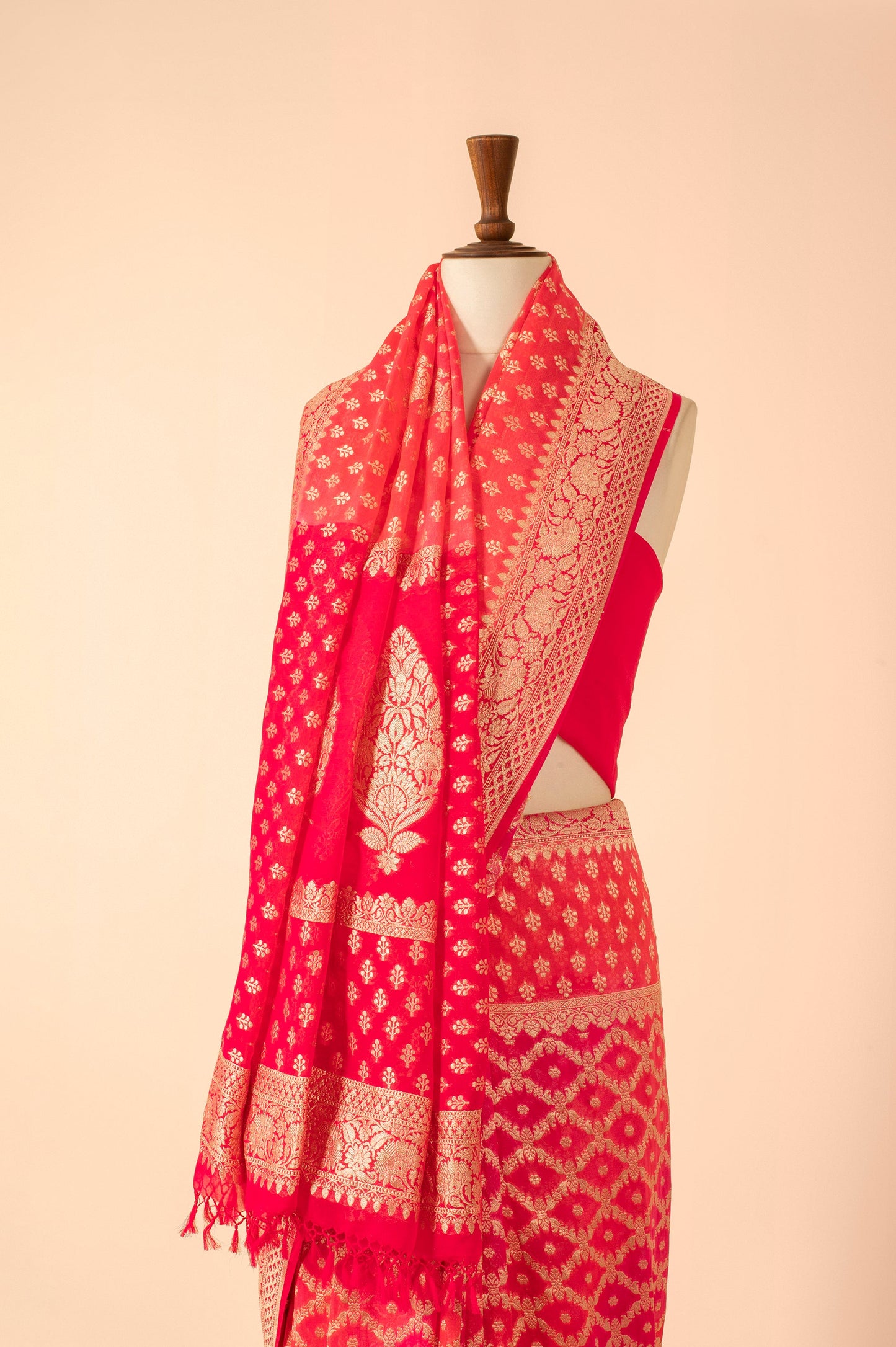 Handwoven Pink Georgette Sari